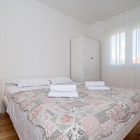 Apartment Nikola Kaštel Novi エクステリア 写真