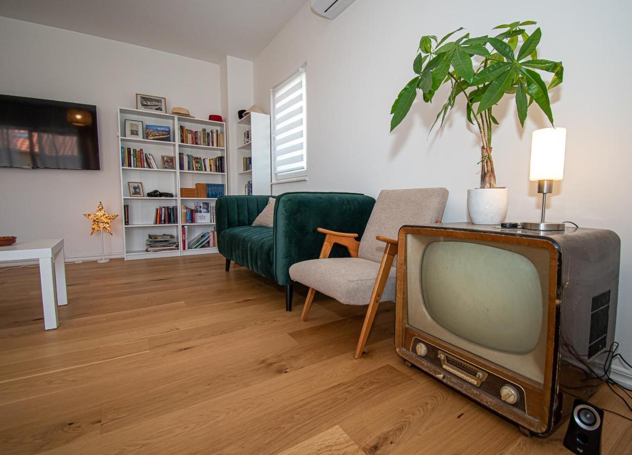 Apartment Nikola Kaštel Novi エクステリア 写真