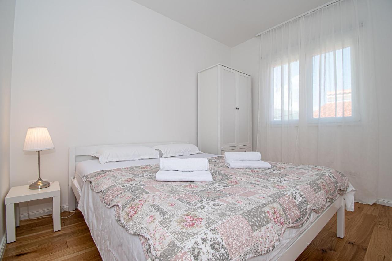 Apartment Nikola Kaštel Novi エクステリア 写真