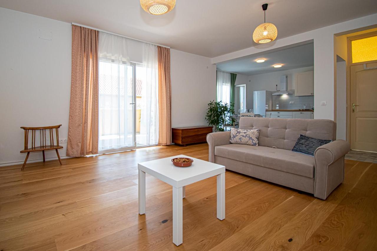 Apartment Nikola Kaštel Novi エクステリア 写真